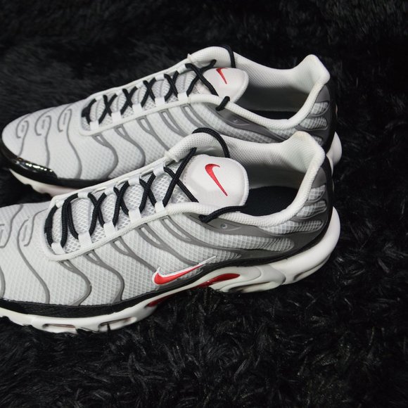 Nike Air Max Plus Photon Dust Grey Red Black Sneakers Shoes DM0032-002 Size 12 - Picture 5 of 9